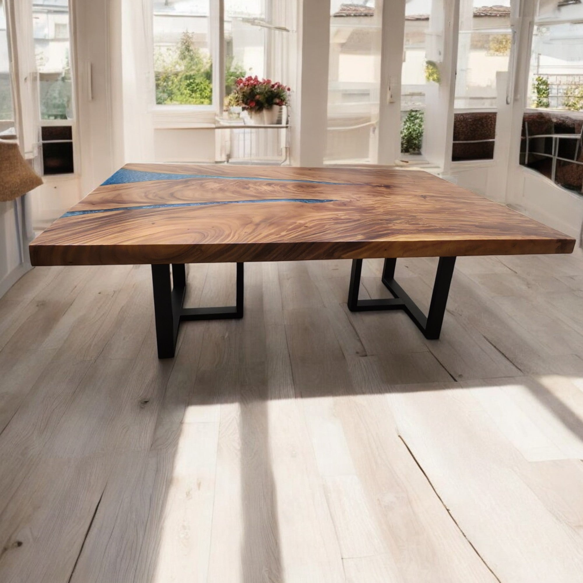 Tavolo da pranzo 210cm x 145cm in noce indiano orientale con bordo vivo e resina blu