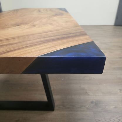 Tavolo da pranzo in noce indiano orientale con bordo vivo da 239 cm x 91 cm